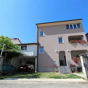 Gasthof Lovely Family House Robi