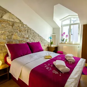 https://hotel-omir.in-istria.net